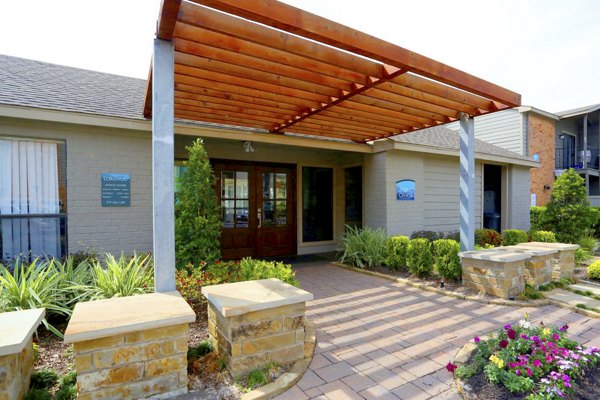 Lake Vue Apartments: Scenic lakeside luxury apartments in Orlando