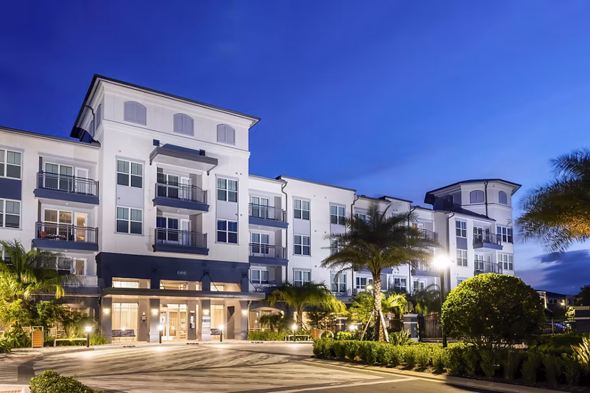 Overture Dr Phillips Apartments: Modern luxury apartment building in prime Orlando location