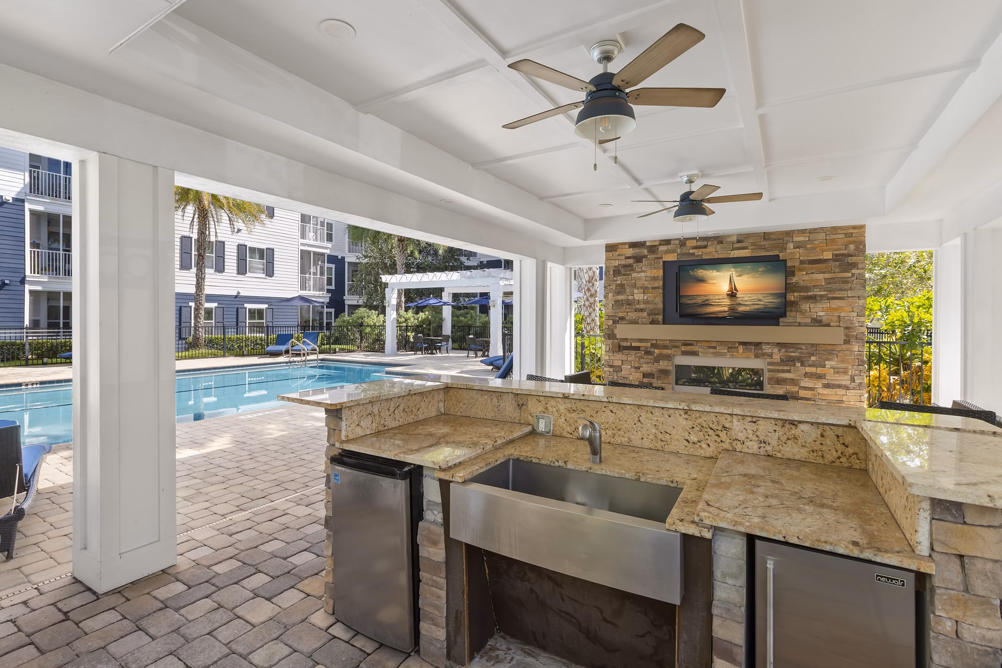 patio at Album Monterey Pointe Apartments 