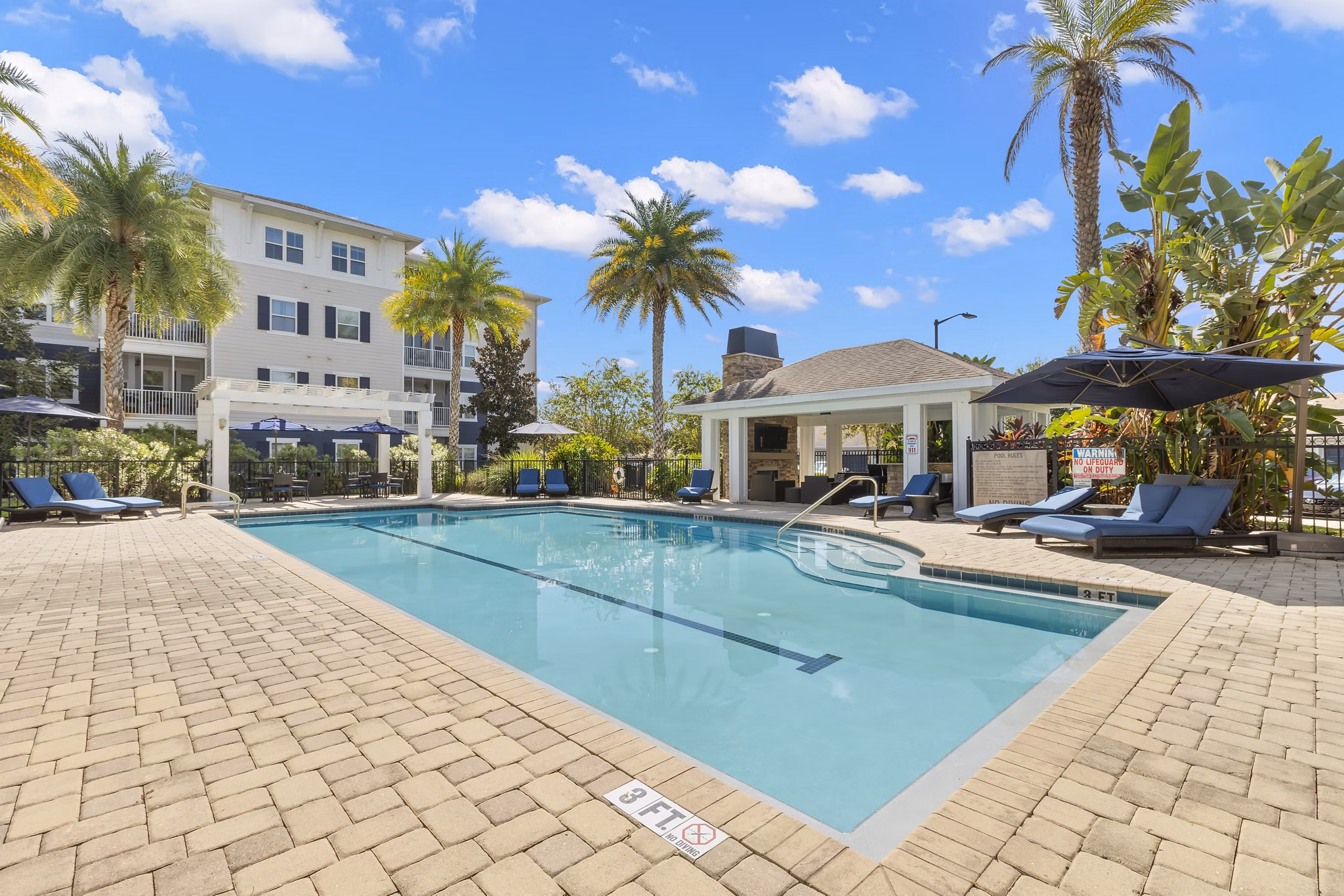 pool at Album Monterey Pointe Apartments 