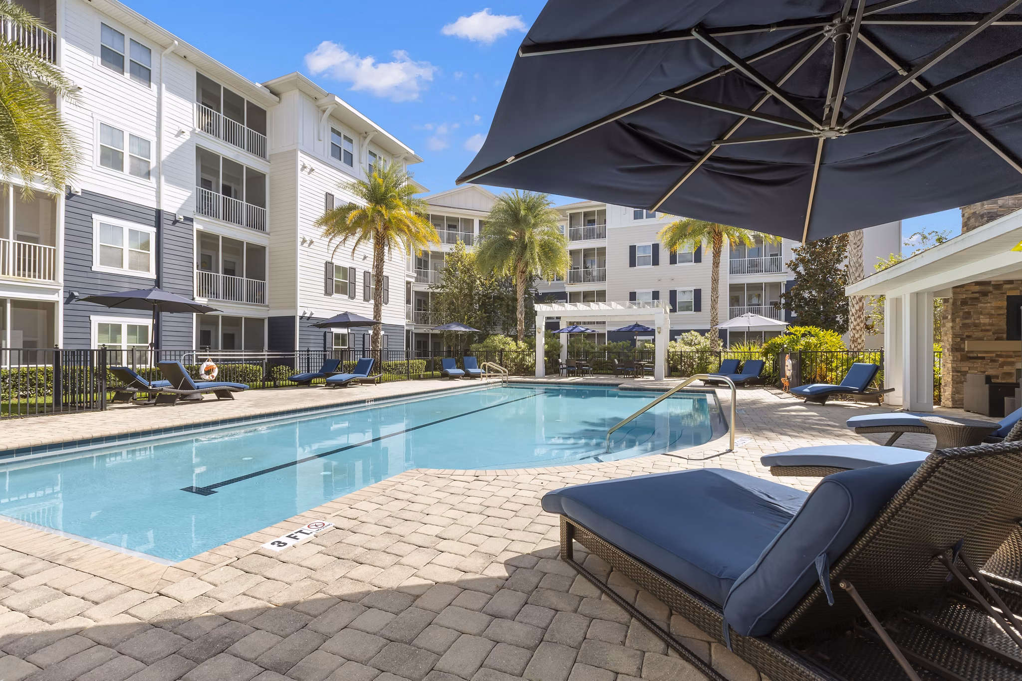 pool at Album Monterey Pointe Apartments 