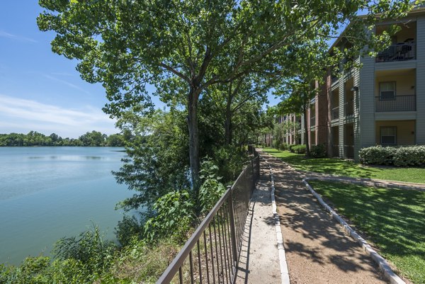 The Breakers: Lakefront luxury apartments near Almeda-Genoa in Houston, Texas, offering scenic views in Harris County