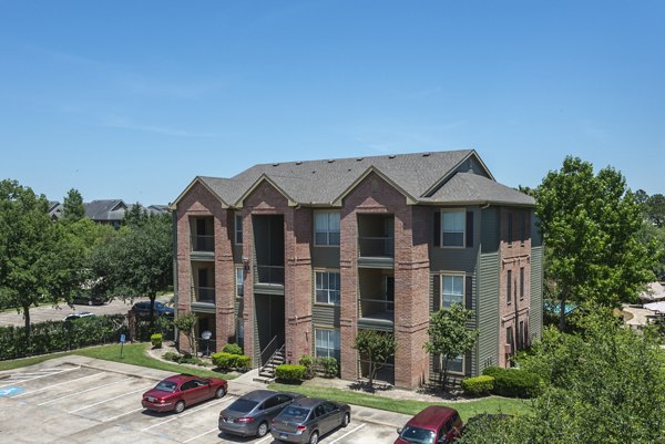 The Breakers is an apartment property just south of Almeda-Genoa and west of I-45 in Houston, Texas, and features lakefront living in the heart of Harris County.
