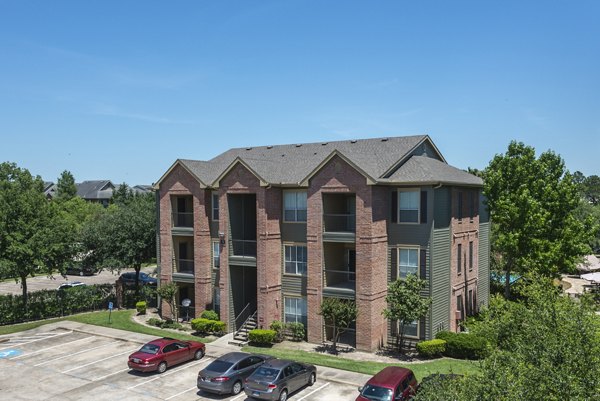 The Breakers: Lakefront luxury apartments near Almeda-Genoa, Houston, TX