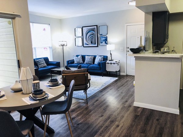 dining room at Breakers at Windmill Lakes Apartments