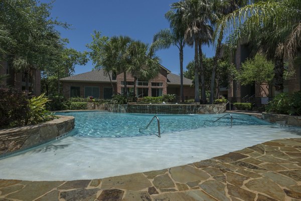 The Breakers: Lakefront luxury apartments in Houston, Texas
