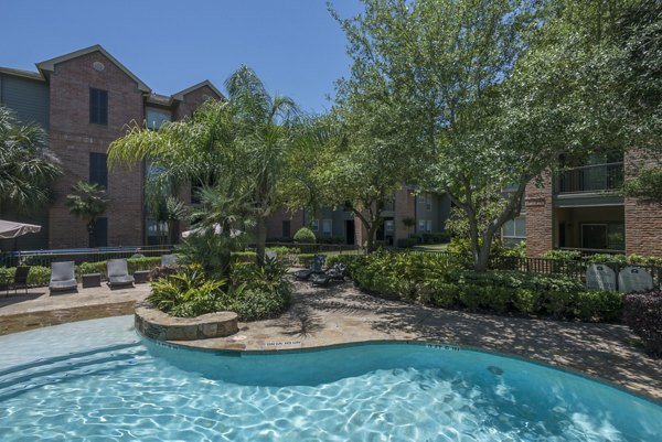 The Breakers: Lakefront living apartments near Almeda-Genoa in Houston