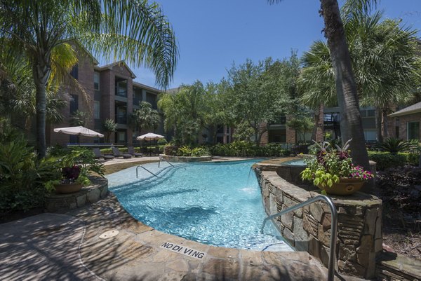 Breakers: Lakefront luxury apartments near Almeda-Genoa and I-45 in Houston, Texas, offering upscale living in the heart of Harris County