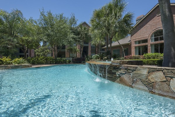 The Breakers: Lakefront apartment living near Almeda-Genoa and I-45 in the heart of Houston's Harris County
