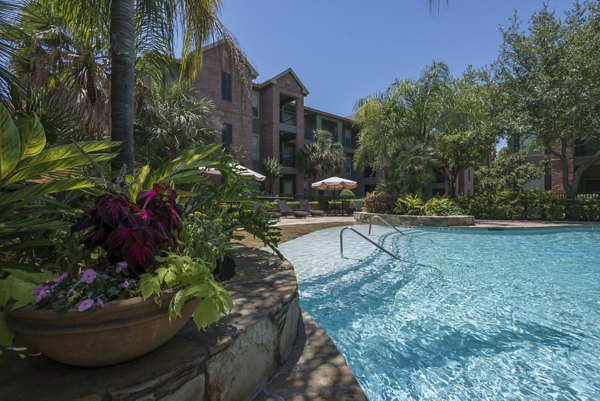 The Breakers is an apartment property just south of Almeda-Genoa and west of I-45 in Houston, Texas, and features lakefront living in the heart of Harris County.