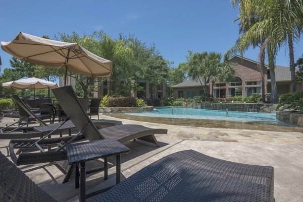 The Breakers: Lakefront luxury apartments near Almeda-Genoa in Houston, offering serene living in Harris County