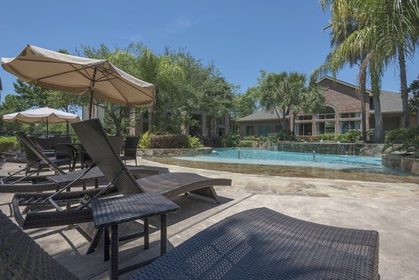 The Breakers is an apartment property just south of Almeda-Genoa and west of I-45 in Houston, Texas, and features lakefront living in the heart of Harris County.