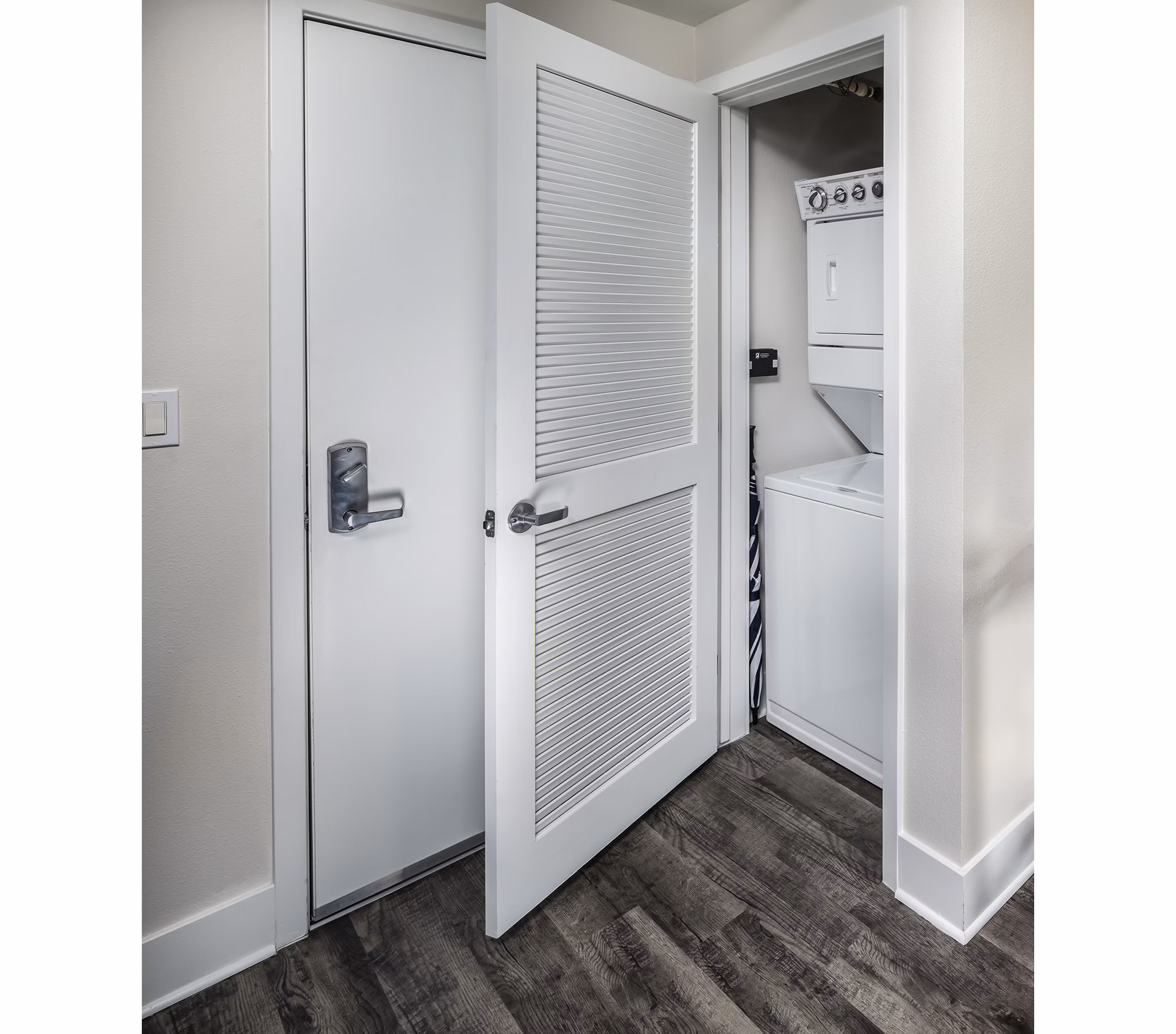 laundry room at Alaya Hollywood Apartments