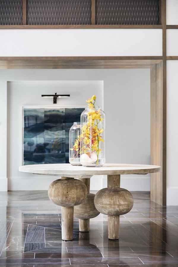 Elegant clubhouse with modern seating and dÃ©cor at Grey House Apartments