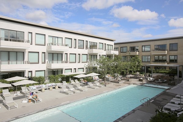 pool at Grey House Apartments