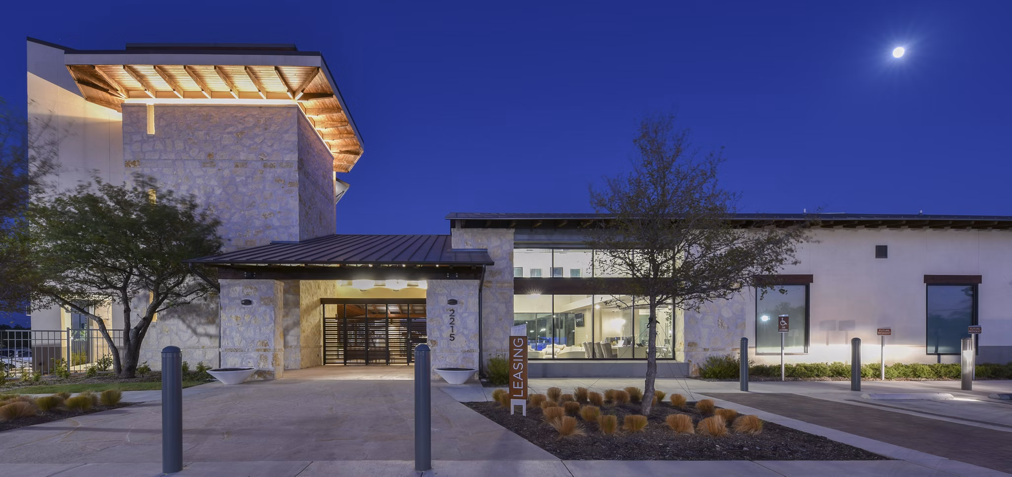 Tacara Westpointe Village: Elegant view of luxury apartments in New Braunfels