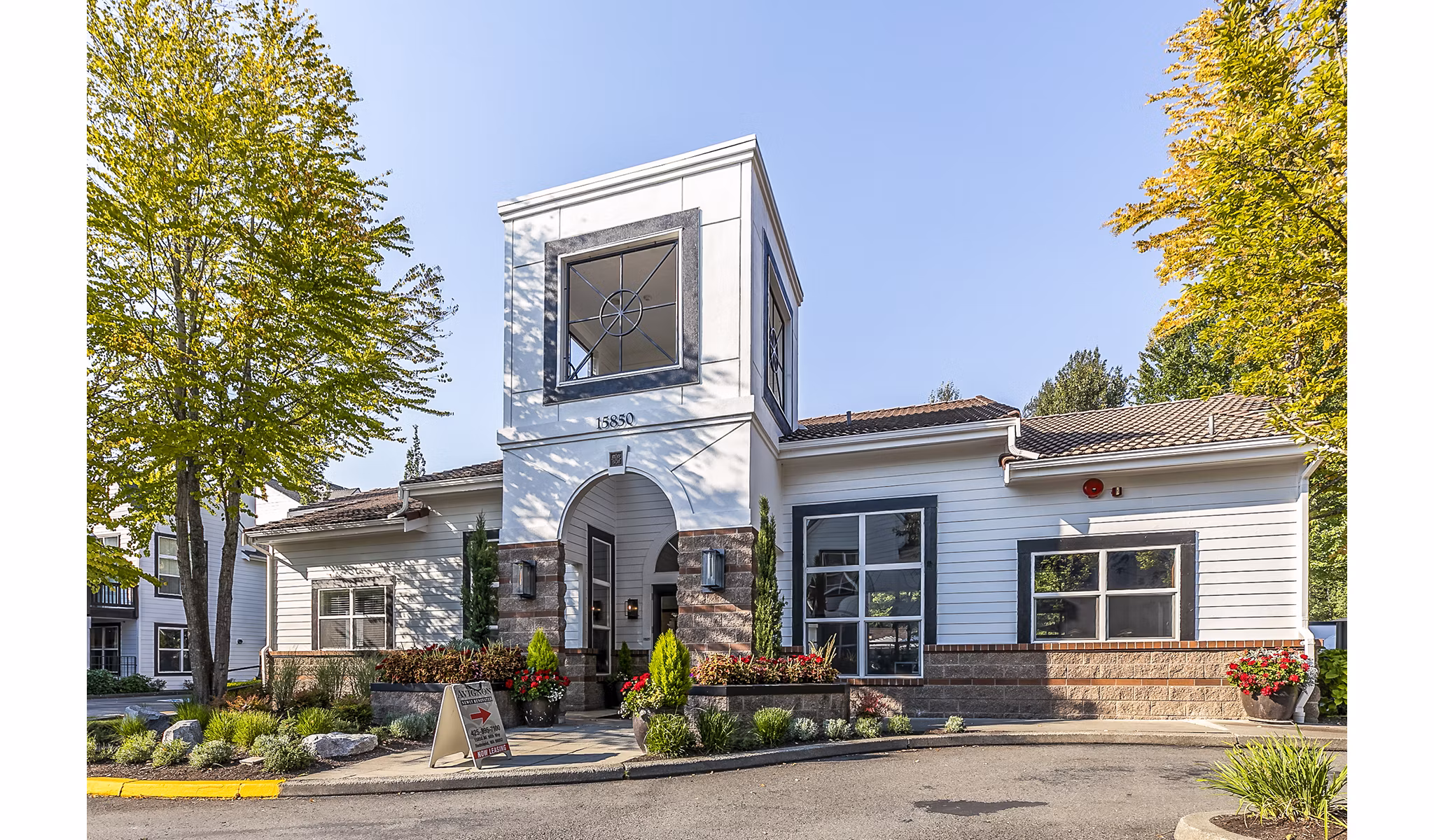 Clubhouse offering modern amenities and cozy seating at Avignon Townhomes Apartments