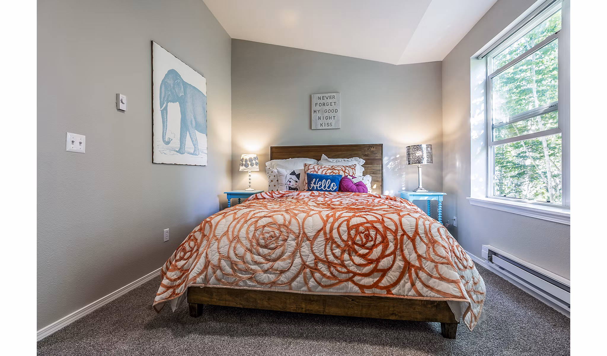 Bedroom featuring elegant design and plush furnishings in Avignon Townhomes Apartments