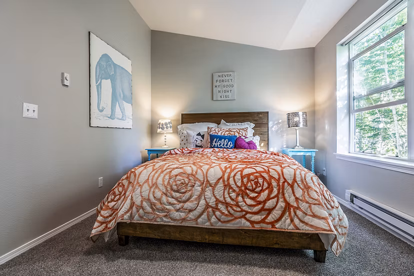 Bedroom featuring elegant design and plush furnishings in Avignon Townhomes Apartments