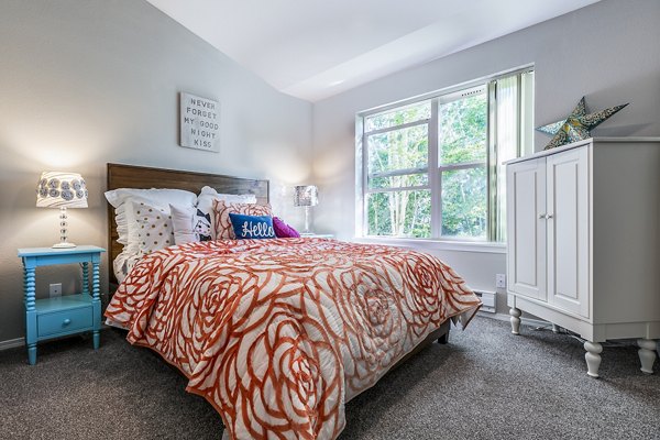 Cozy bedroom with stylish decor in Avignon Townhomes Apartments