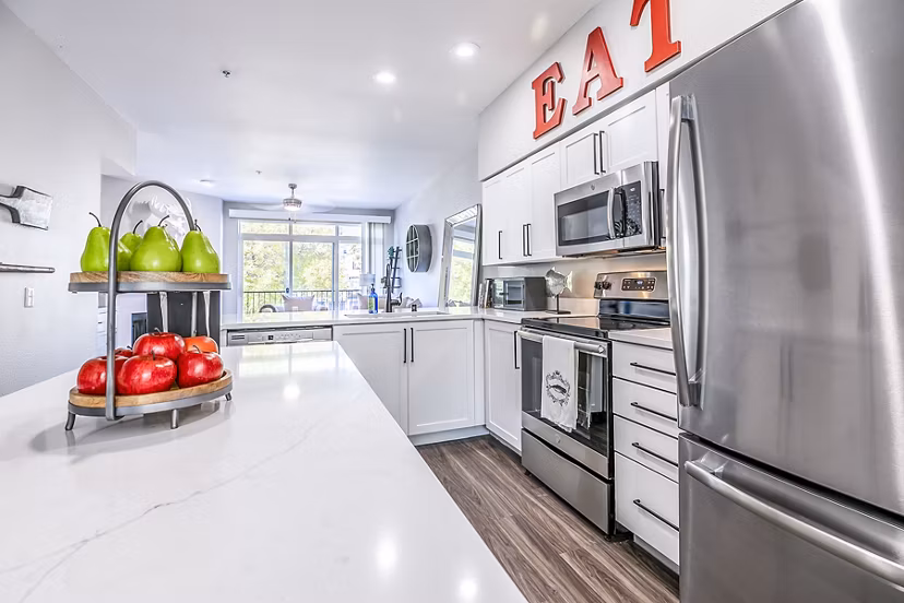 Contemporary kitchen with stainless steel appliances in Avignon Townhomes Apartments