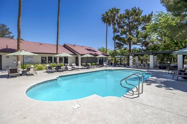 pool at 3001 Park Apartments