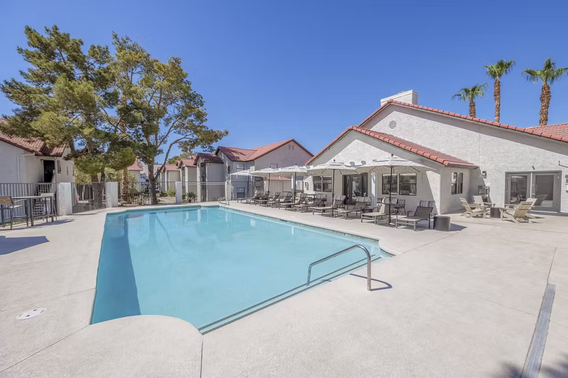 Rooftop pool with scenic views at 5400 Vistas Apartments