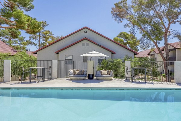 pool at 5400 Vistas Apartments