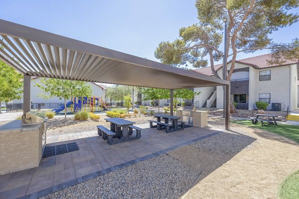 Peaceful courtyard with well-maintained landscaping at 5400 Vistas Apartments, perfect for relaxation and outdoor gatherings