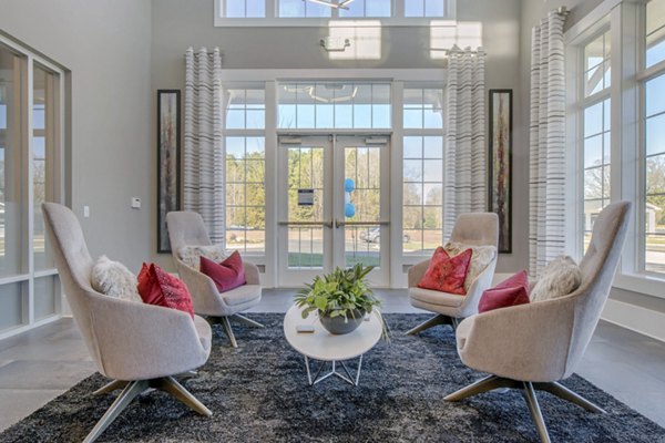 Proximity Northlake: Luxurious mid-rise apartments with poolside views in Charlotte