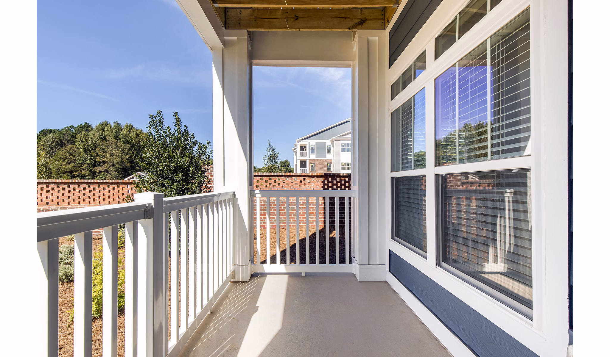 Proximity Northlake: Elegant view of luxury apartments in sunny North Charlotte