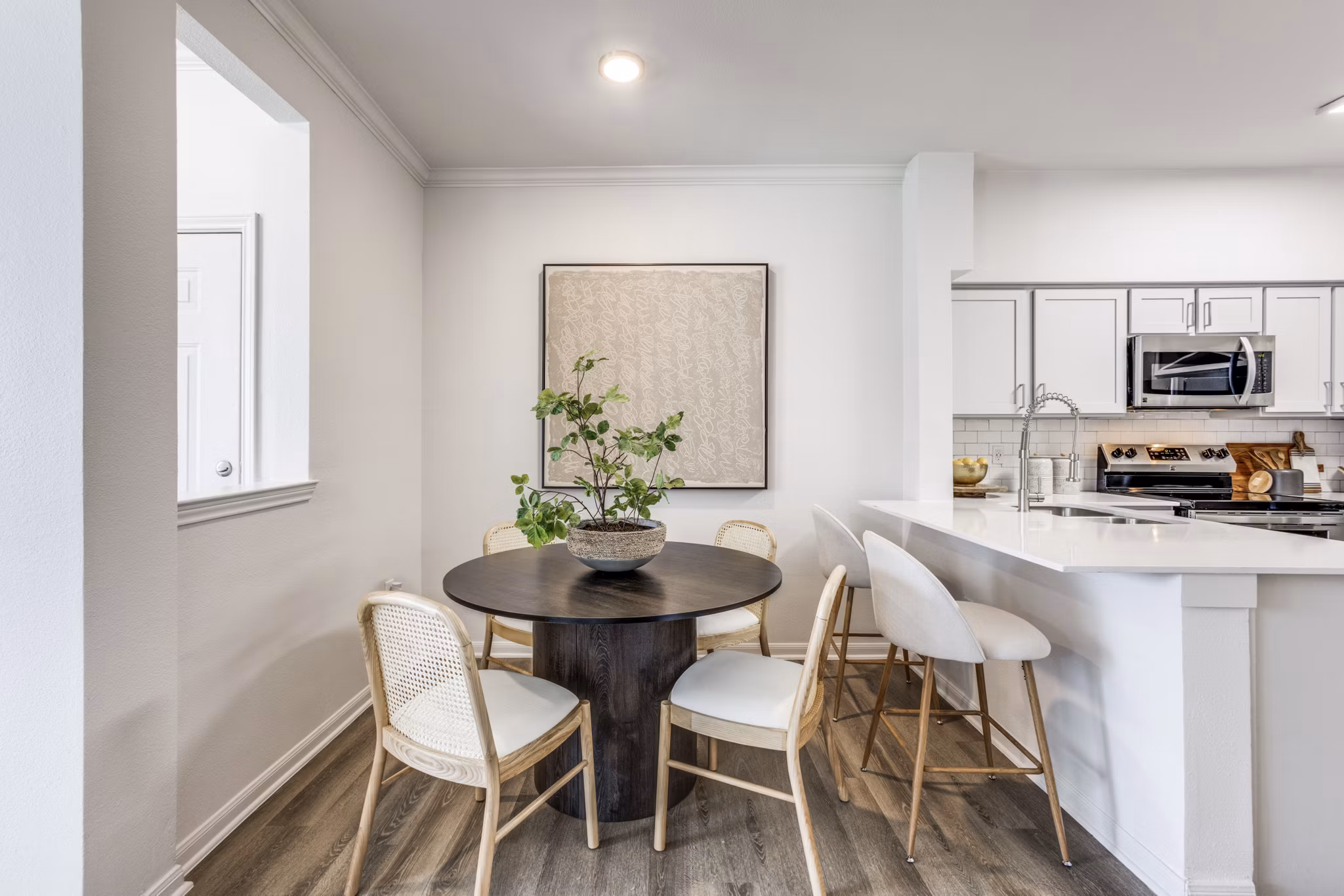 dining room at Sandestin at Pearland Apartments