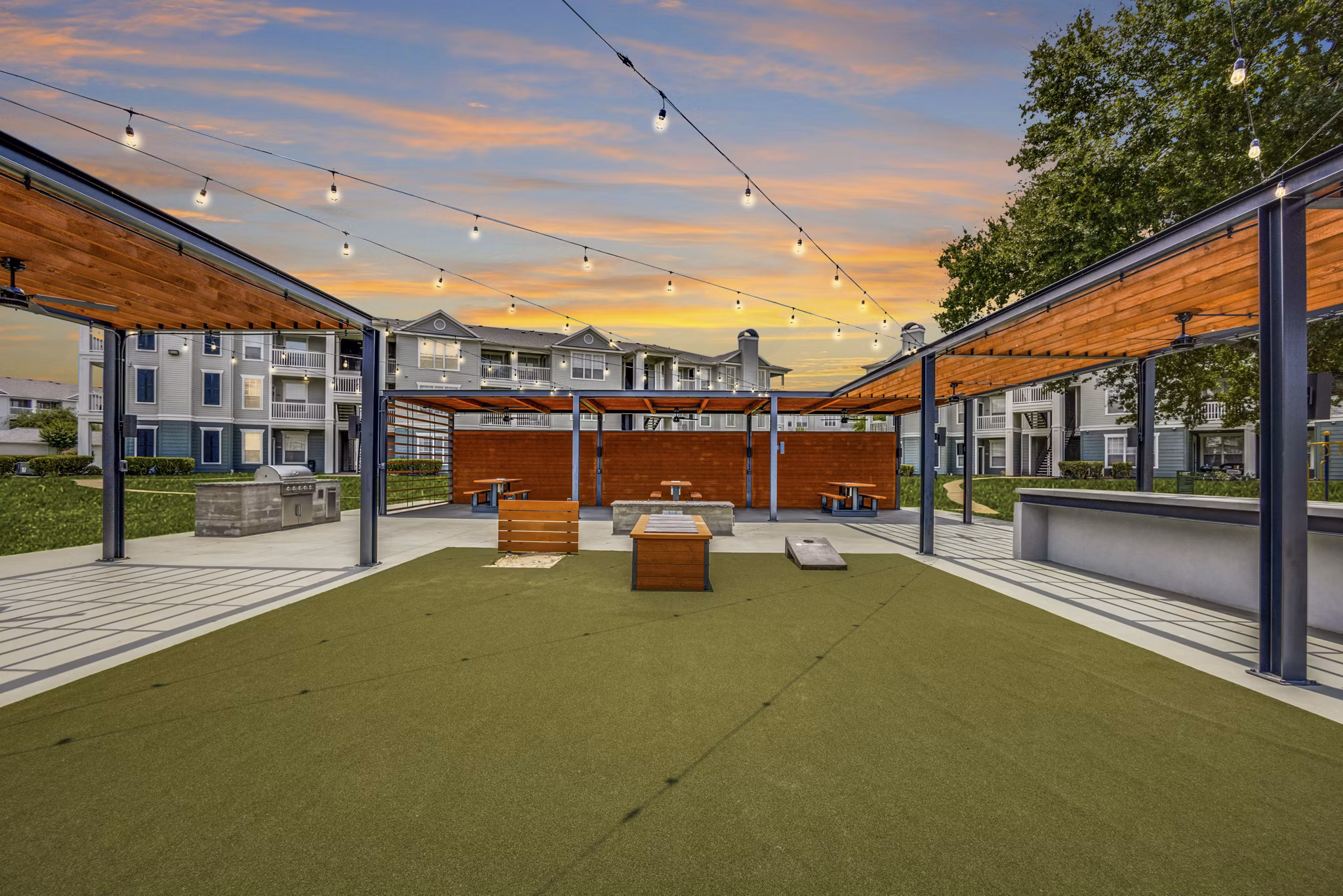 grill area/patio at Sandestin at Pearland Apartments