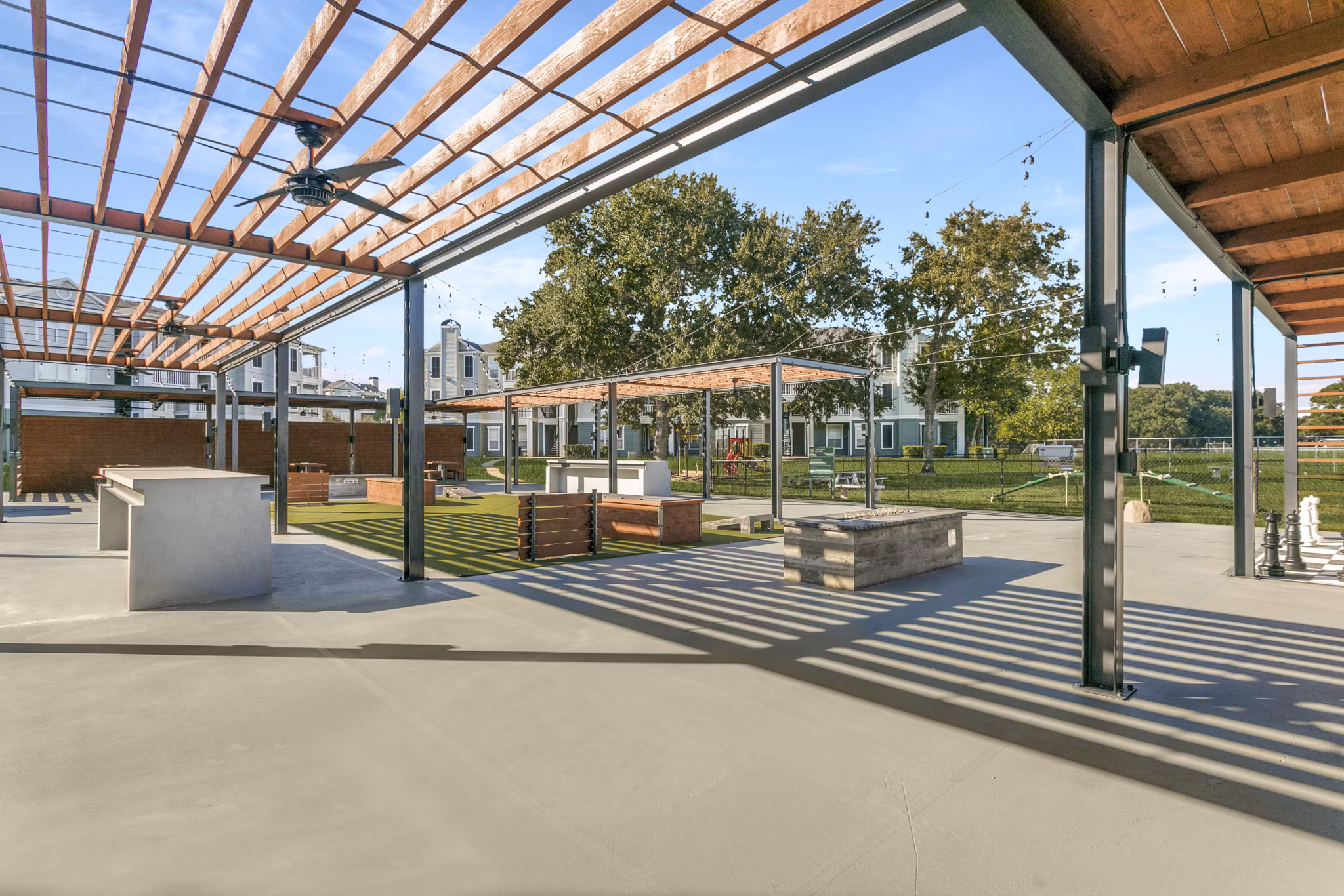 grill area/patio at Sandestin at Pearland Apartments