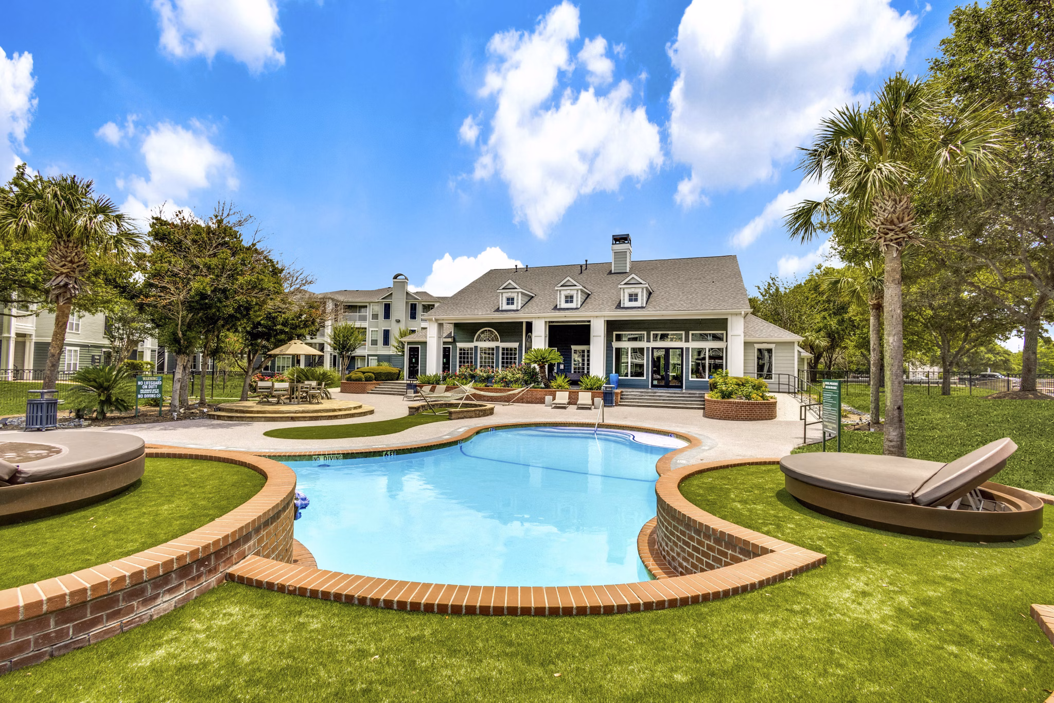 pool at Sandestin at Pearland Apartments