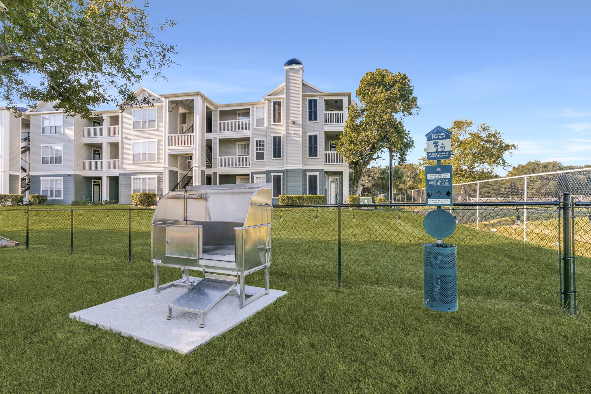 dog wash station at Sandestin at Pearland Apartments