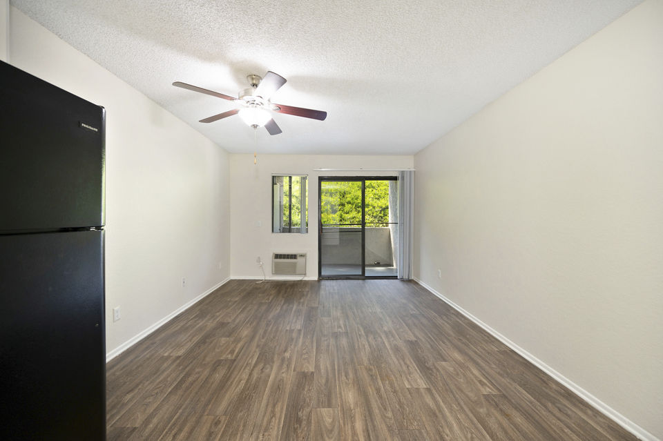 Dining room featuring modern decor and spacious layout at Solana at Grand Apartments
