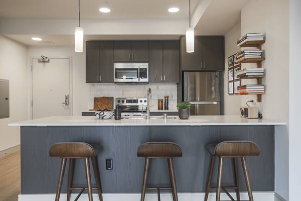 clubhouse at MacArthur Commons Apartments