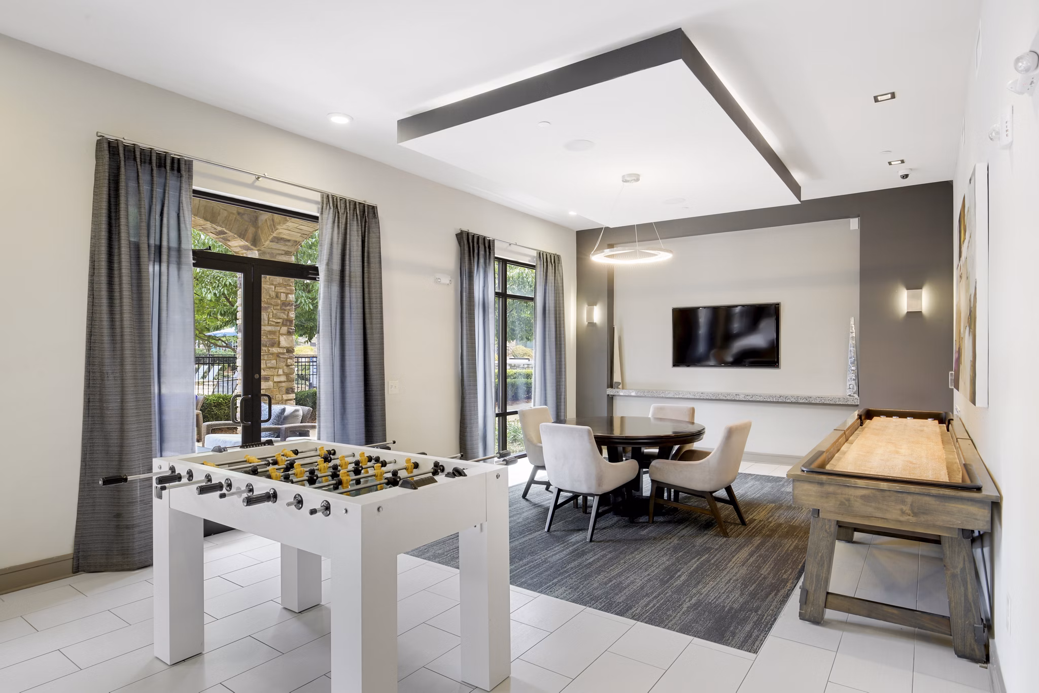 game room at Lantower Waverly Apartments