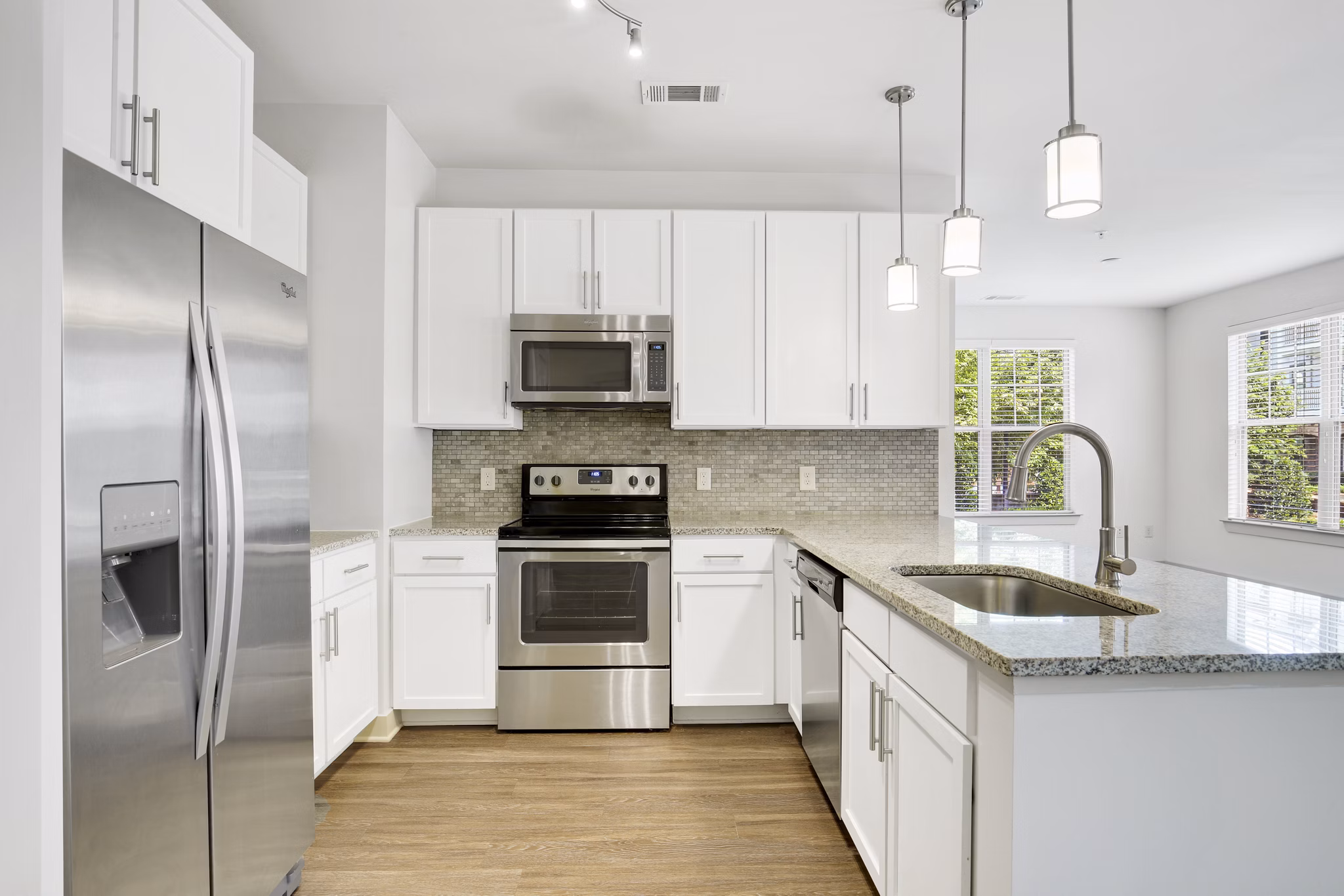 kitchen at Lantower Waverly Apartments