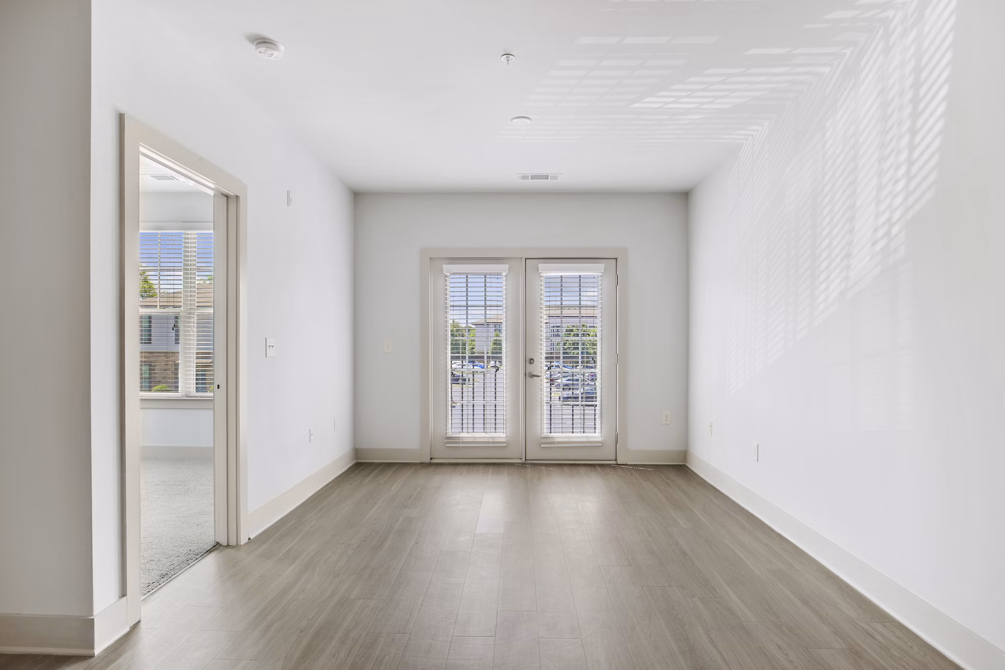living room at Lantower Waverly Apartments