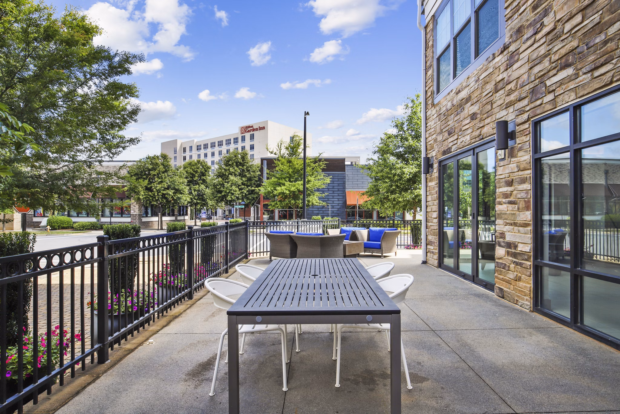 patio at Lantower Waverly Apartments