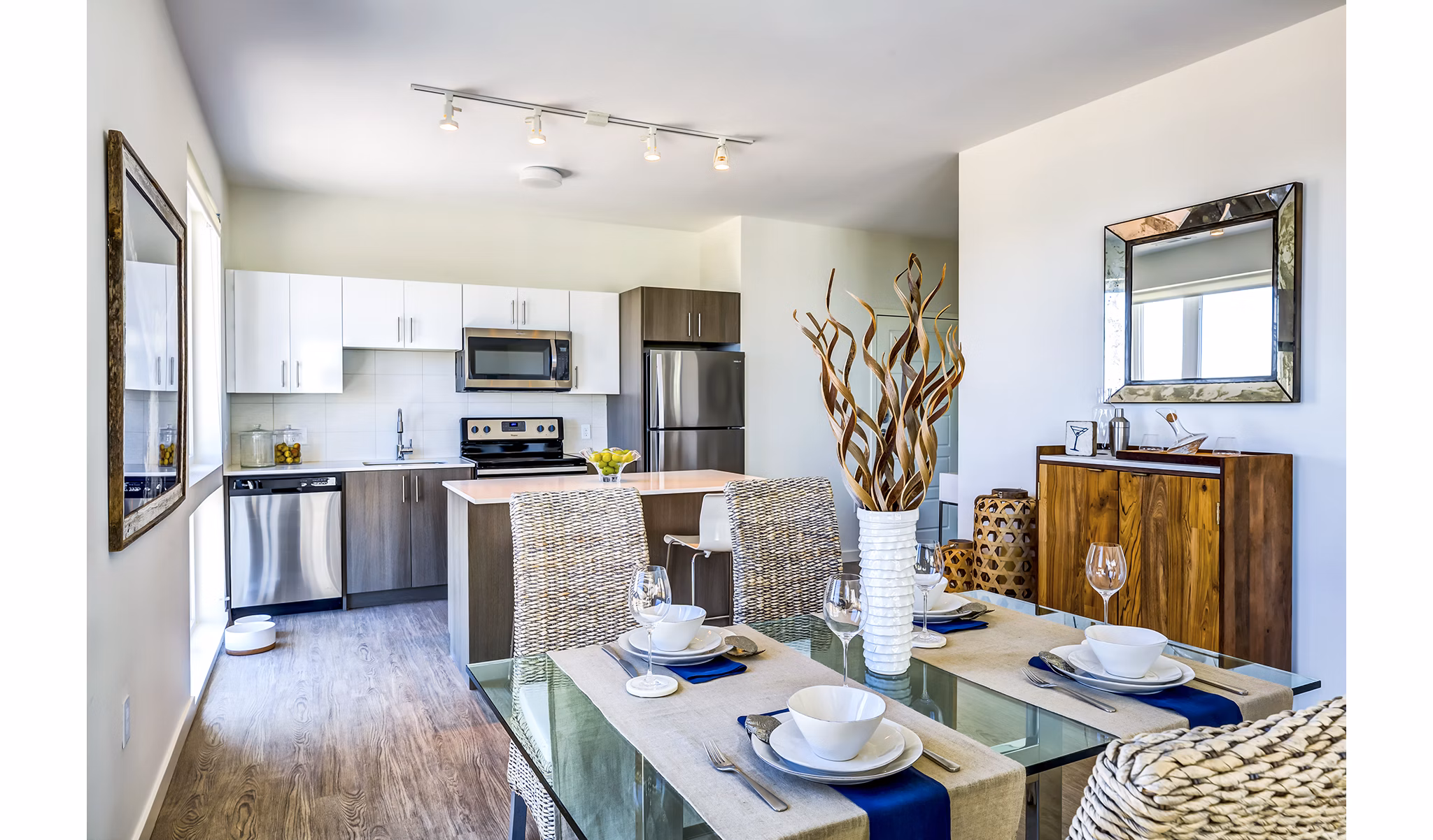 Elegant dining room with modern decor in Ocean 650 Apartments