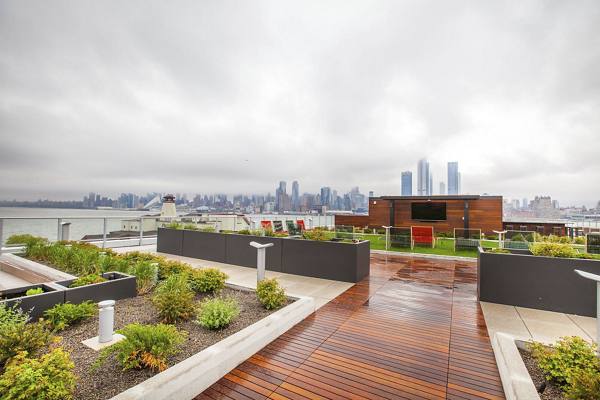 courtyard at Harbor 1500 Apartments