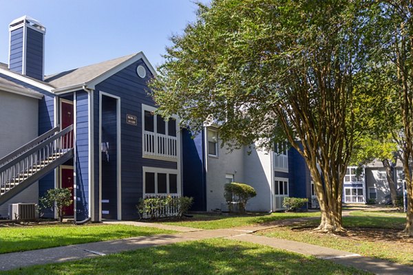 exterior at Raintree Apartments