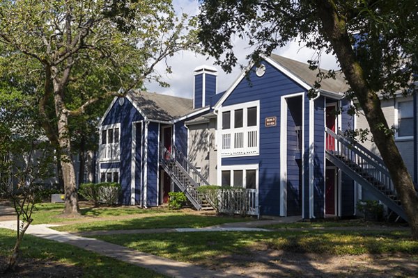 exterior at Raintree Apartments