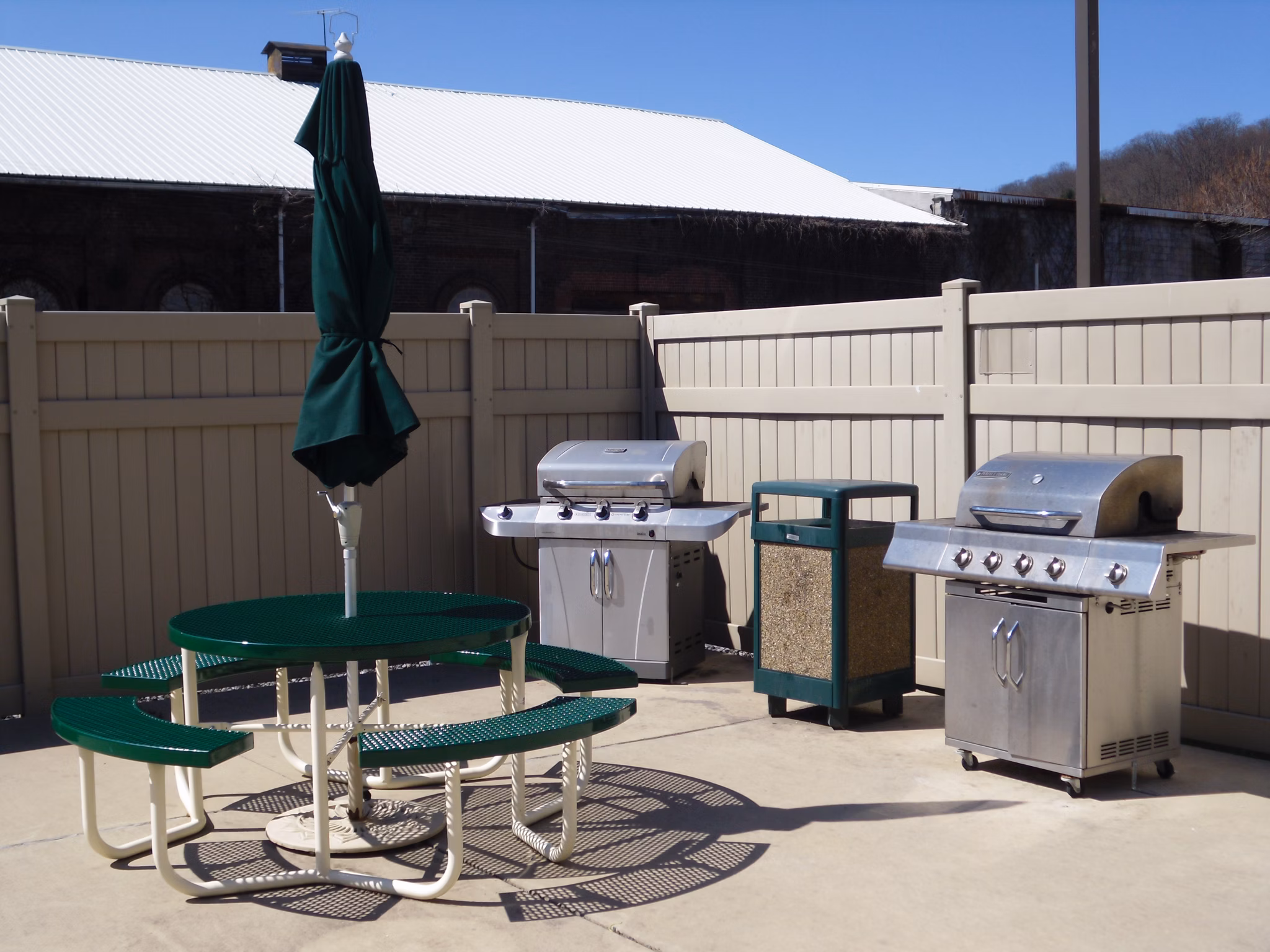 grill area at Evergreen Commons Apartments