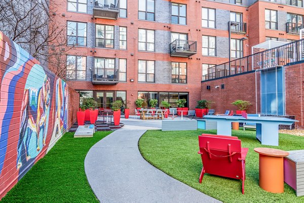 courtyard at Georgia Heights Apartments