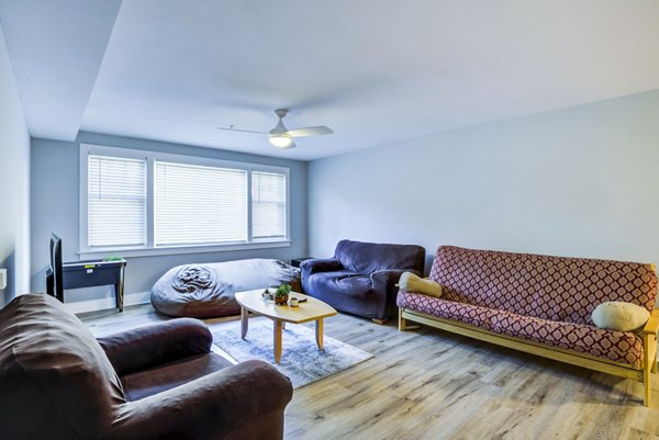living room at Jefferson Commons Apartments