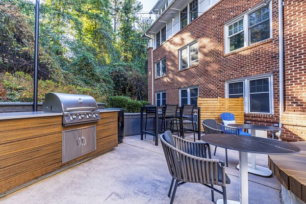 grill area/patio at Jefferson Commons Apartments